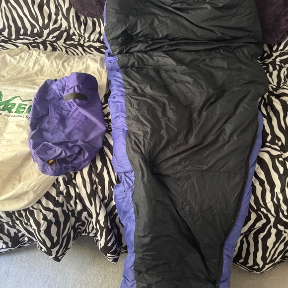 REI, down sleeping bag, purple/blk, xlnt - Picture 5 of 9